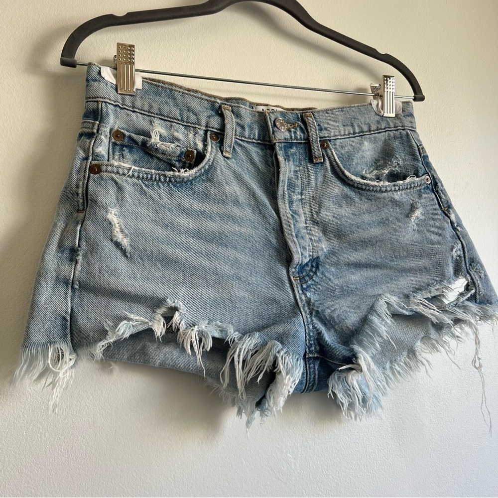 Agolde Parker Vintage Cut Off Shorts in Swapmeet - Picture 6 of 16